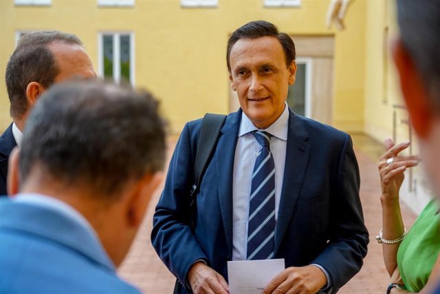 El consejero de Universidad, Investigación e Innovación, José Carlos Gómez Villamandos, antes de la reunión con los rectores de las universidades públicas andaluzas para analizar el inicio del nuevo curso académico 2022-2023.