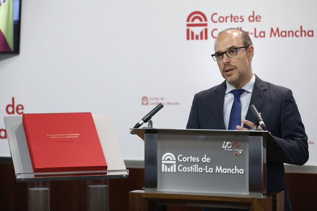 Bellido presenta la edición de 12 nuevos estatutos conmemorativos
