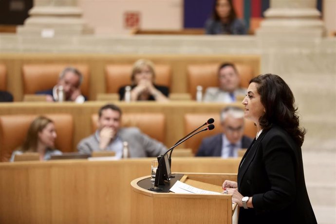 La presidenta del Gobierno, Concha Andreu, ha iniciado el primer pleno del curso político