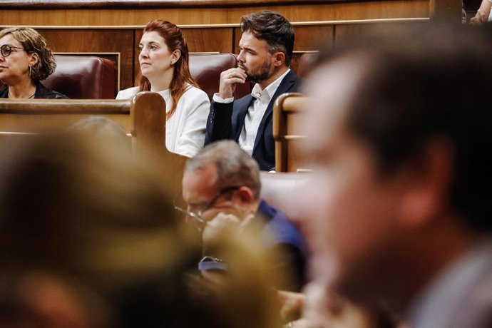 La diputada de ERC, Carolina Telechea y el portavoz de ERC en el Congreso de los Diputados, Gabriel Rufián.