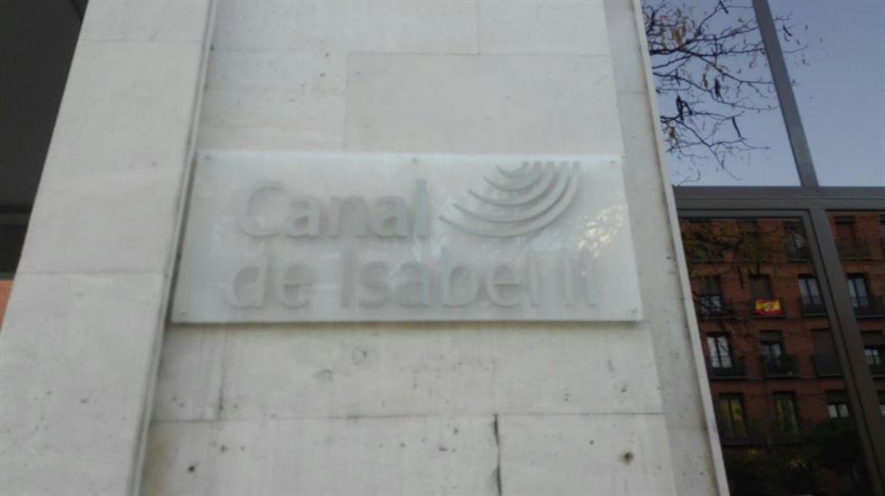 Archivo - Imagen de recurso de la fachada de la sede del Canal de Isabel II en calle Santa Engracia.