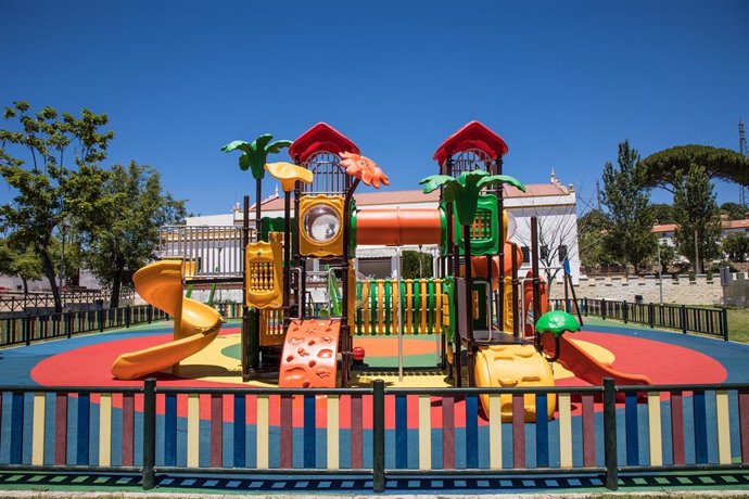 Archivo - Parque infantil en Minas de Riotinto (Huelva).