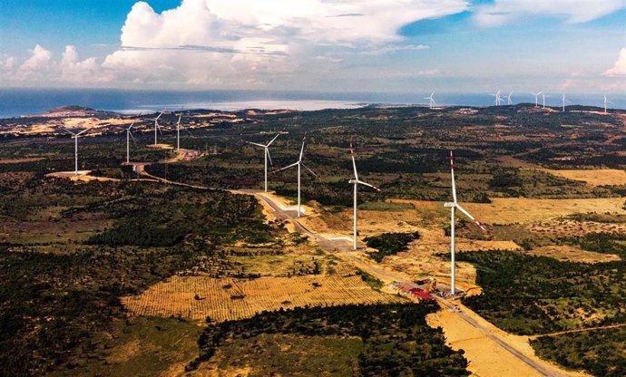 Archivo - Un parque eólico de The Blue Circle en el sudeste asiático