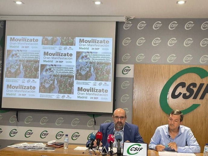 Miguel Borra y Benito Román, en rueda de prensa en Mérida anunciando la manifestación del 24 de septiembre en Madrid.