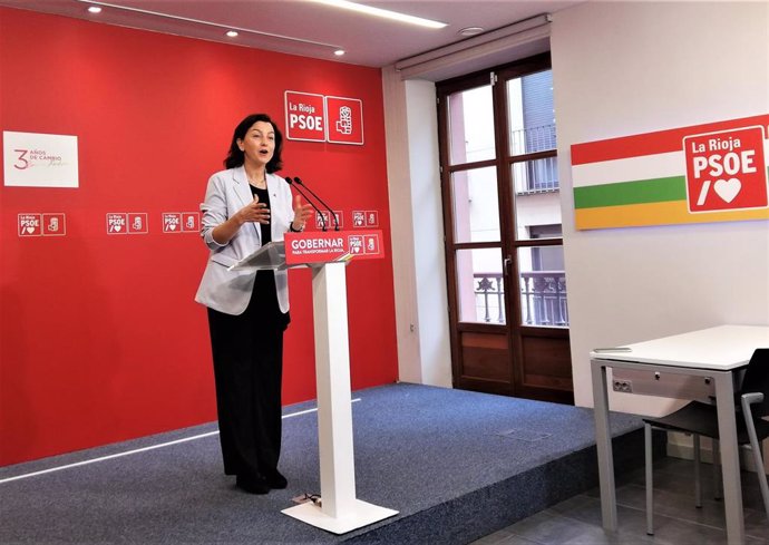 Eva Granados ha ofrecido una rueda de prensa en la sede del PSOE de La Rioja