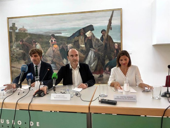 El director del Museo, Alfonso Palacios, ha presentado en rueda de prensa la programación acompañado por el Director General de Cultura, Pablo León y la responsable del departamento de educación del museo, Cristina Heredia.