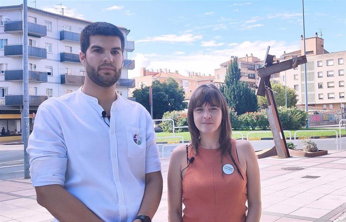 Los portavoces de la coalición Contigo Navarra, Begoña Alfaro (Podemos) y Carlos Guzmán (IUN).