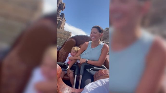 Esta fue la divertida reacción de un niño al montar por primera vez en montaña rusa