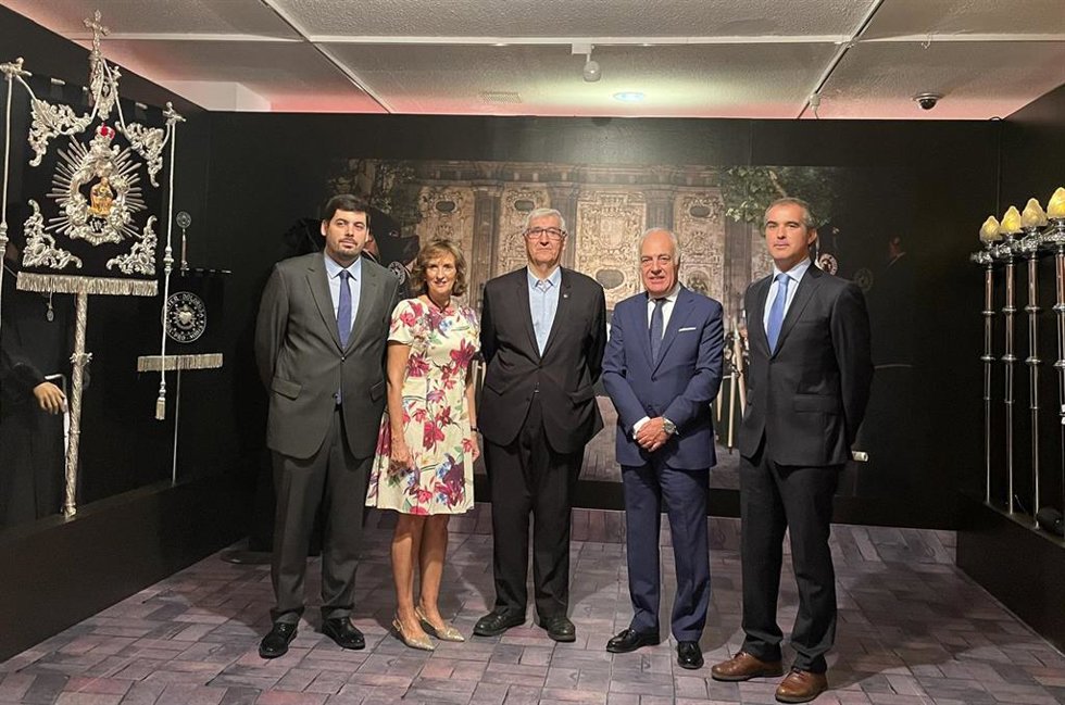 Presentación en el Patio de la Infanta de Ibercaja en Zaragoza de la muestra 'Itinerarium. Del comercio gremial a la devoción mariana', sobre los 500 años de historia de la Hermandad de San Joaquín y de la Virgen de los Dolores.