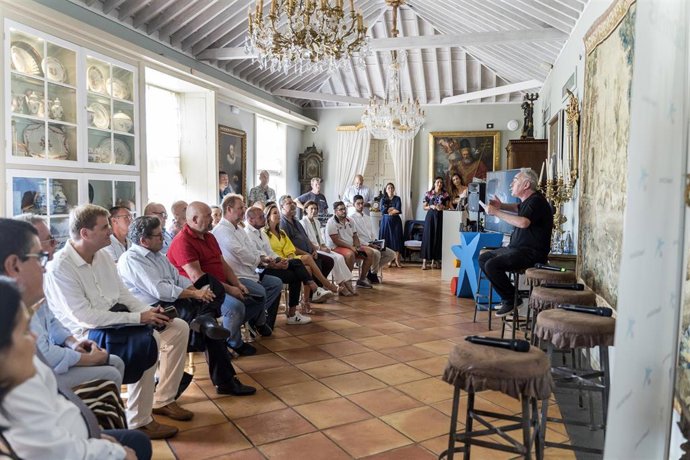 El chef Ferrán Adri en un encuentro con hosteleros de La Palma organizado por Caixabank