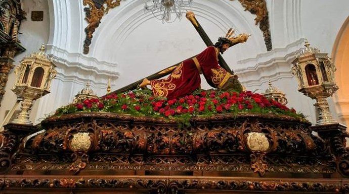 El paso de la Cofradía de Jesús Caído preparado para salir en la Magna