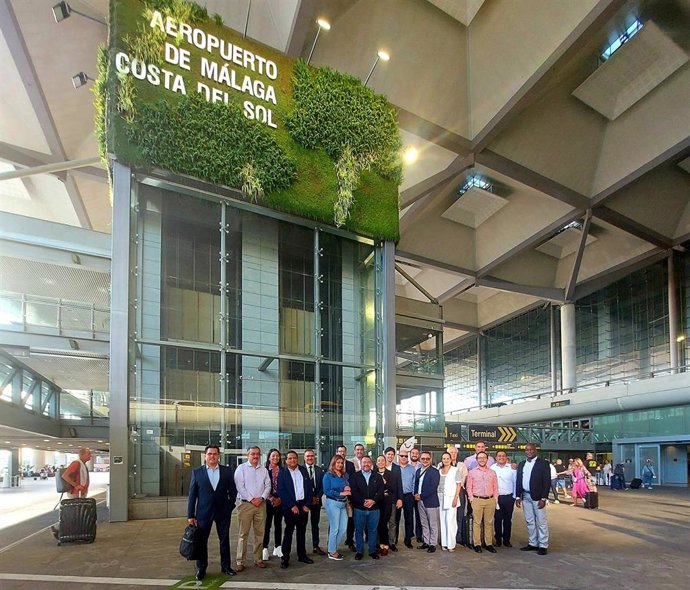 Directivos del Grupo Aeroportuario del Pacífico visitan el aeropuerto de Málaga-Costa del Sol