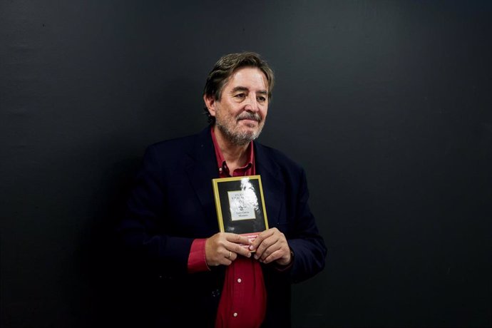 El escritor Luis García Montero presenta el libro Un año y tres meses en el Círculo de Bellas Artes, a 15 de septiembre de 2022, en Madrid (España).