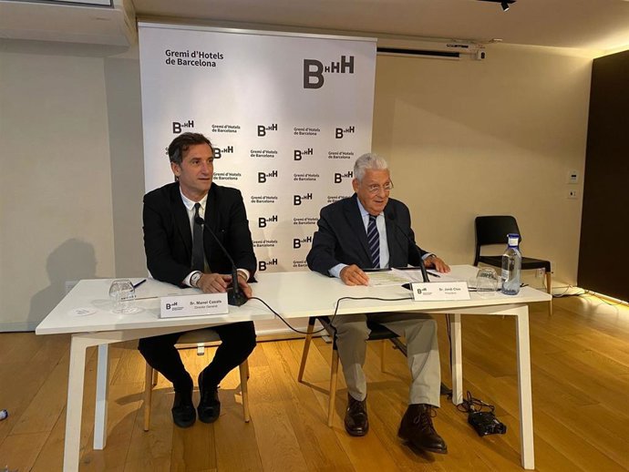 Manel Casals (izq), director general del Gremi d'Hotelers de Barcelona, y Jordi Clos (dcha), presidente de la entidad