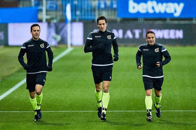 Archivo - The referee Munuera Montero and his assistants before the Spanish league, La Liga Santander, football match played between Deportivo Alaves and Real Sociedad at San Mames stadium on December 06, 2020 in Vitoria, Spain.