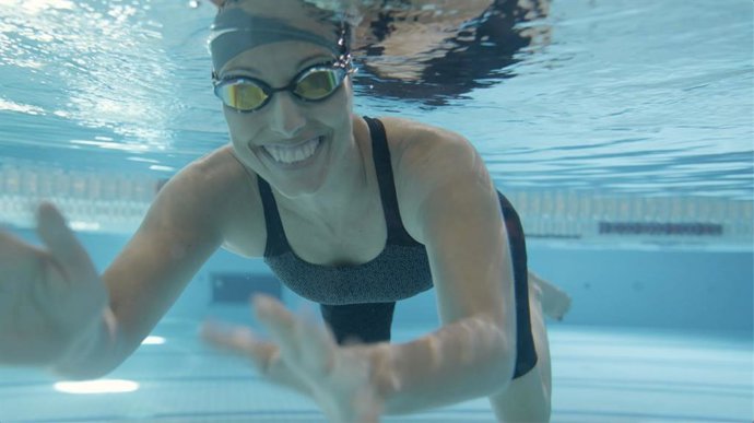 La nadadora Teresa Perales, junto a Susana Rodríguez y Dani Caver, se ha unido a la campaña de P&G y el CPE para potenciar el deporte inclusivo.
