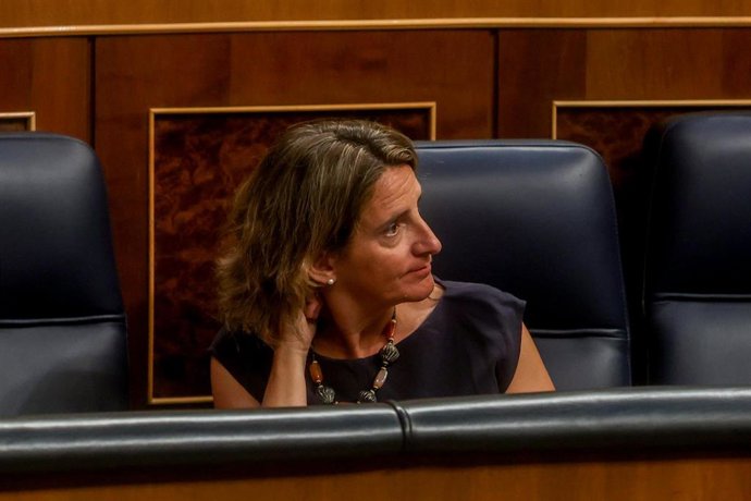 La vicepresidenta y ministra para la Transición Ecológica y el Reto Demográfico, Teresa Ribera, en una sesión plenaria, en el Congreso de los Diputados, a 25 de agosto de 2022, en Madrid (España). 