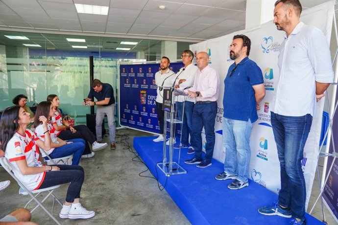 El balonmano femenino almeriense une sus fuerzas en el gran proyecto 'Costa de Almería'