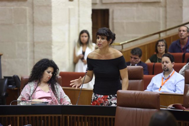 La portavoz de Adelante Andalucía, Teresa Rodríguez, en su pregunta al presidente de la Junta, Juanma Moreno.