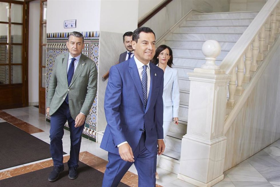 El presidente de la Junta de Andalucía, Juanma Moreno, durante el segundo día de la primera sesión parlamentario ordinaria de la XII Legislatura en el Parlamento de Andalucía, a 15 de septiembre de 2022 en Sevilla (Andalucía, España)