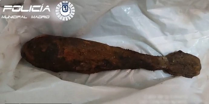 Hallan un proyectil de la Guerra Civil en la obra de un portal de Malasaña