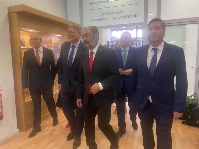 El presidente de la Comunidad Valenciana, Ximo Puig, y el presidente aragonés, Javier Lambán, en la jornada empresarial en Zaragoza.