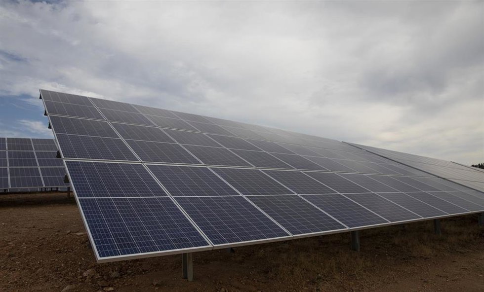 Archivo - Paneles solares