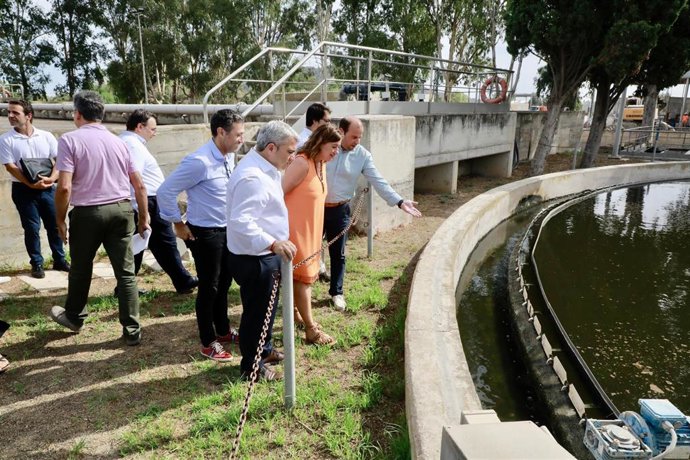 Armengol visita la depuradora de Inca con motivo de la licitación de las obras de ampliación.
