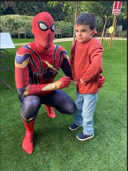 Leo conoce a Spiderman.