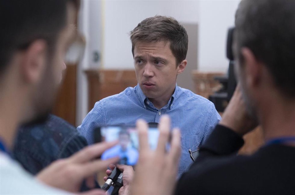 El líder de Más País, Íñigo Errejón, a su salida de una sesión plenaria, en el Congreso de los Diputados, a 15 de septiembre de 2022, en Madrid (España). 