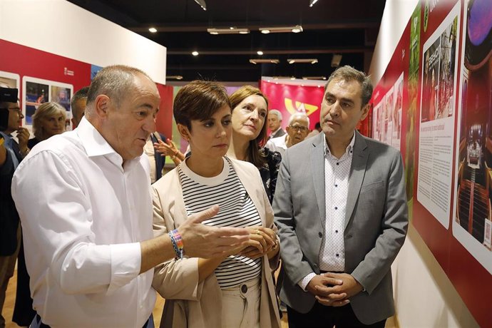 La portavoz del Gobierno y ministra de Política Territorial, Isabel Rodríguez, en la feria de Albacete