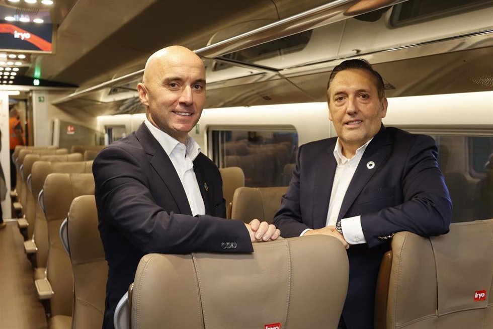 Archivo - El consejero delegado de iryo, Simone Gorini y el director general de la compañía, Víctor Bañares