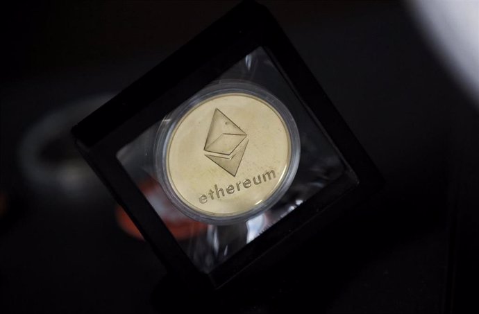 Una criptomoneda de ethereum. Ethereum ha adelantado su fusión, y con ella cambiará su protocolo a proof of stake, una actualización llamada Ethereum Merge'.