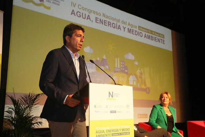 Mazón en su intervención en el Congreso del Agua en Albatera