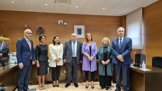 El Secretario De Estado De Justicia (SEJ), Tontxu Rodríguez (Centro), Junto Al Resto De Autoridades En La Inauguración De La Nueva Sede Judicial En Vitigudino (Salamanca)