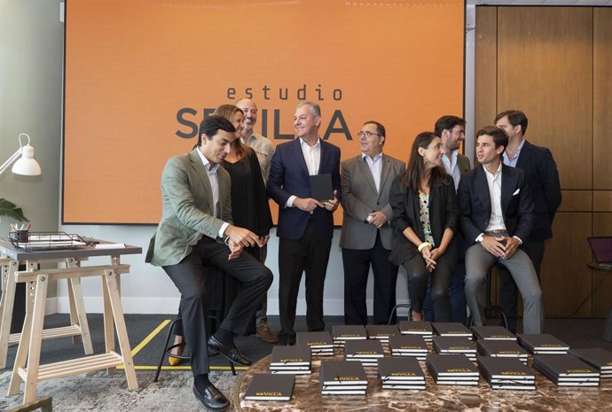 El candidato del PP a la Alcaldía de Sevilla, José Luis Sanz, presenta el laboratorio de ideas con profesionales independientes que le asesorán "con ideas y proyectos".