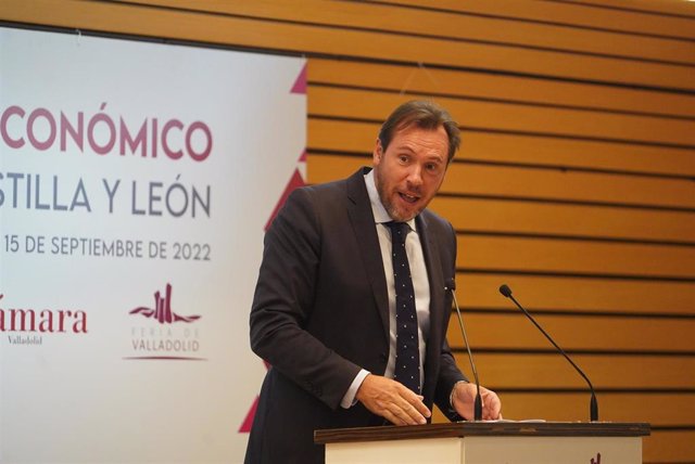 El alcalde de Valladolid, Óscar Puente, en su intervención en el acto de apertura del Curso Económico de Castilla y León.