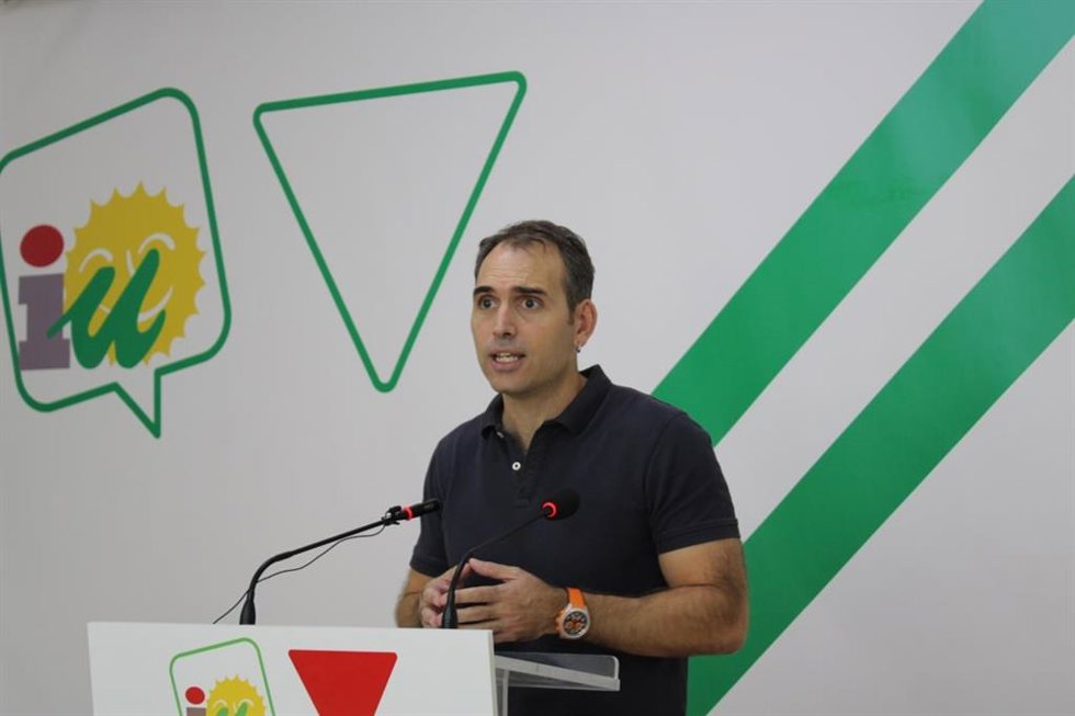 Toni Valero, coordinador general de IU Andalucía, en rueda de prensa en una foto de archivo.