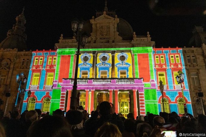 Archivo - Video Mapping navideño en el Palacio Consistorial