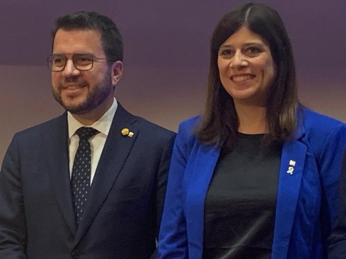 El presidente de la Generalitat, Pere Aragons, y la consellera de Investigación y Universidades, Gemma Geis, en el acto de este jueves.