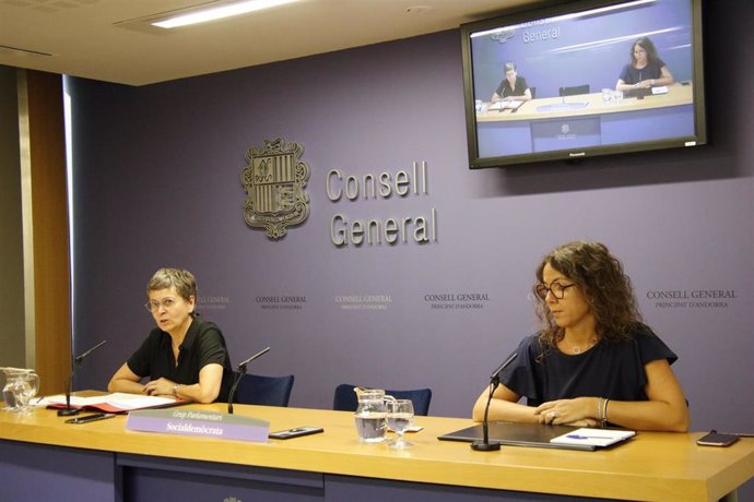 Las conselleres generals del PS Susanna Vela y Judith Salazar en la rueda de prensa