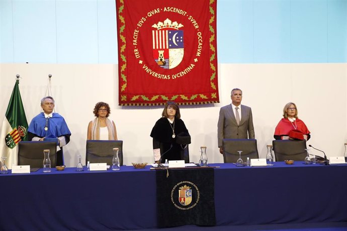 Navarro (UA) reivindica la educación superior como "servicio público" en universidades con "investigación acreditada"