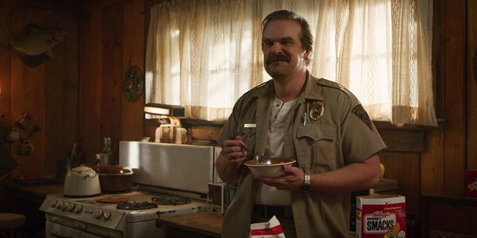 Archivo - Imagen de David Harbour como el agente Hopper en la tercera temporada de Stranger Things