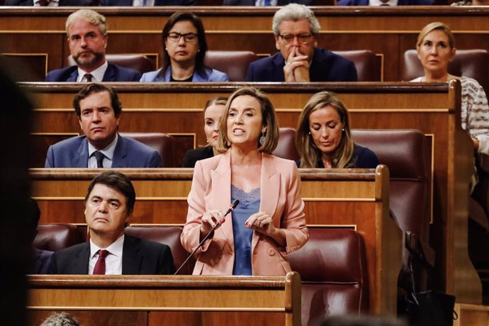 La secretaria general del Partido Popular, Cuca Gamarra, interviene durante una sesión plenaria en el Congreso de los Diputados, a 14 de septiembre de 2022, en Madrid (España). 