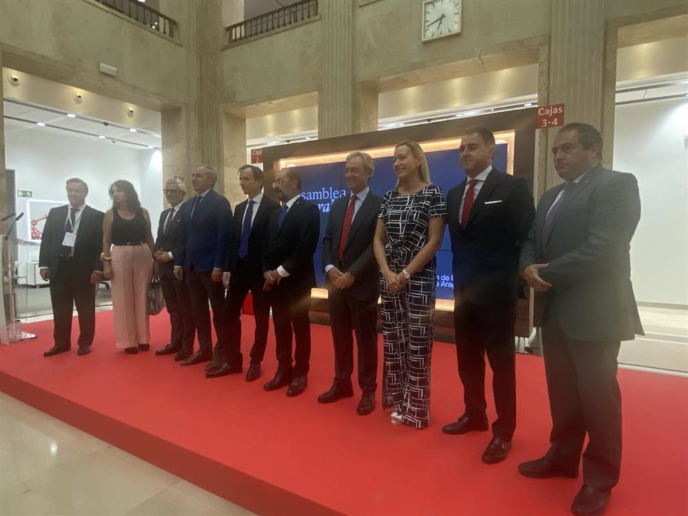 El presidente del Gobierno de Aragón, Javier Lambán, con directivos de AEFA.