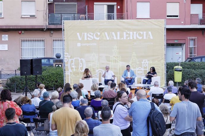 El alcalde de Valncia y portavoz de Compromís per Valncia, Joan Ribó, mantiene un encuentro con vecinos del barrio de l'Hort de Senabre