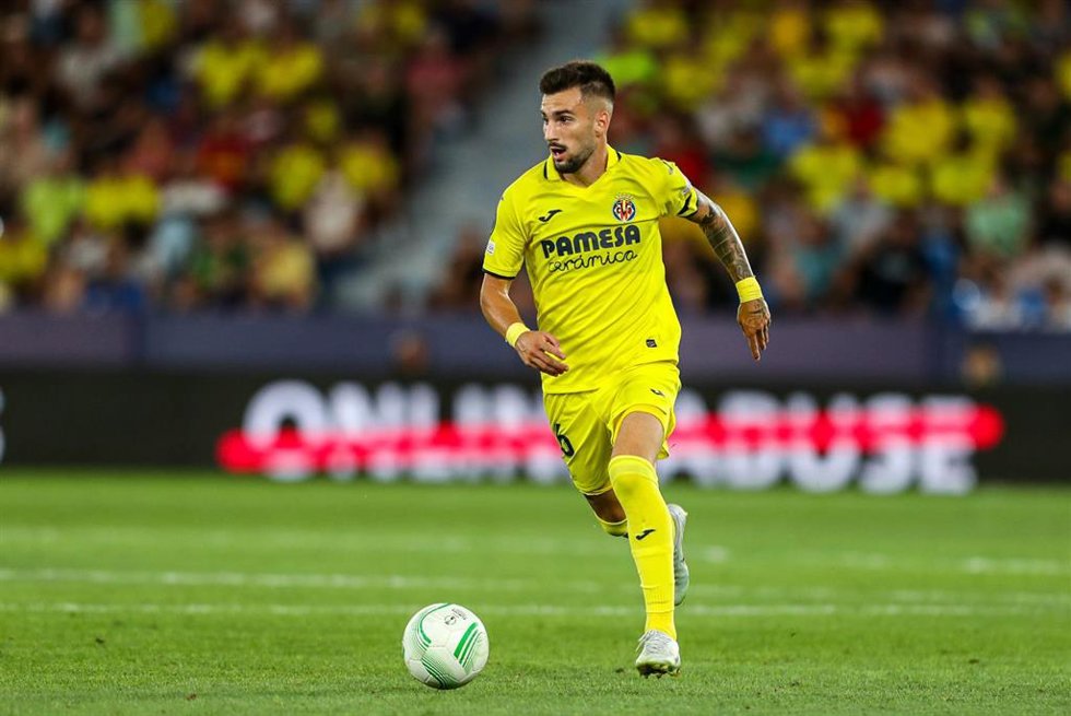 El centrocampista del Villarreal Alex Baena durante un partido del Villarreal