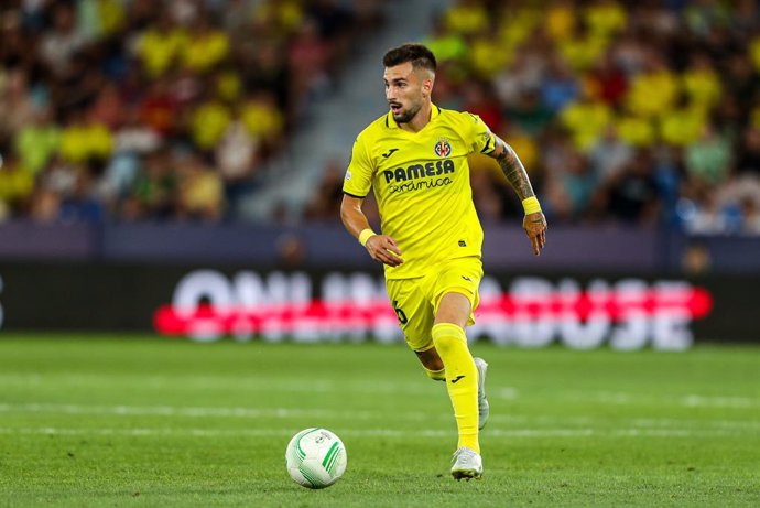 Alex Baena of Villarreal in action during the UEFA Conference League, football match played between Villarreal CF and KKS Lech Poznan at the Ceramica Stadium on September 8, 2022, in Castellon, Spain.