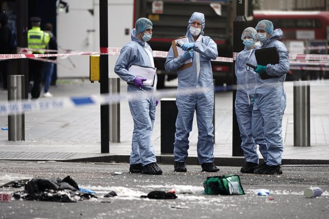 16 September 2022, United Kingdom, London: Forensics officers work at the scene in Shaftesbury Avenue, central London, where two male police officers were stabbed by a man around 6 am. 