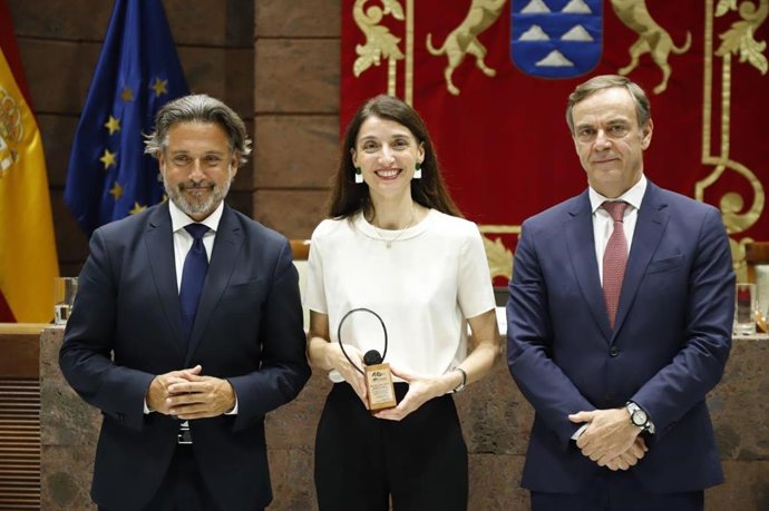El presidente del Parlamento de Canarias, Gustavo Matos, la ministra de Justicia, PIlar Llop y el presidente de la Audiencia Nacional, José Ramón Navarro, en el 'Foro Parlamento'